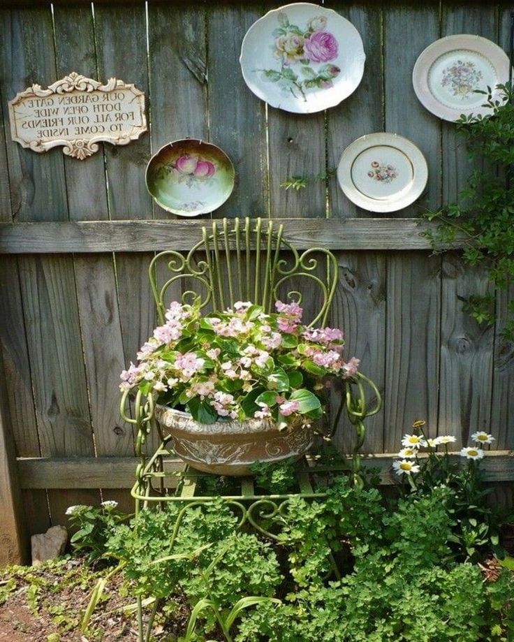 Charming Vintage Garden Decor Ideas
