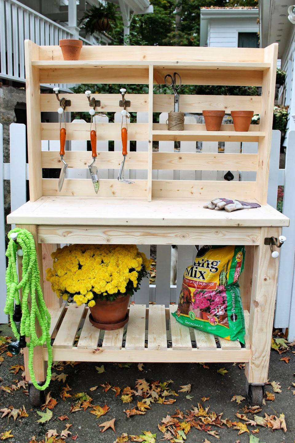 Outdoor Garden Potting Bench Design Ideas
