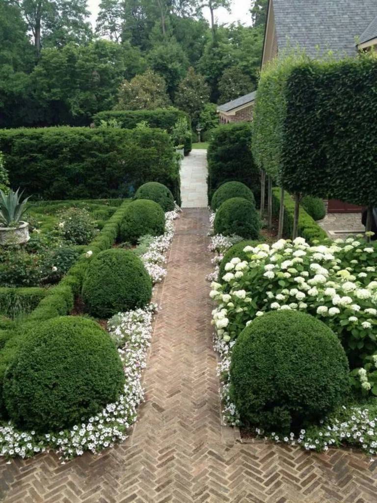 Gorgeous Green And White Garden To Create Calm Atmosphere