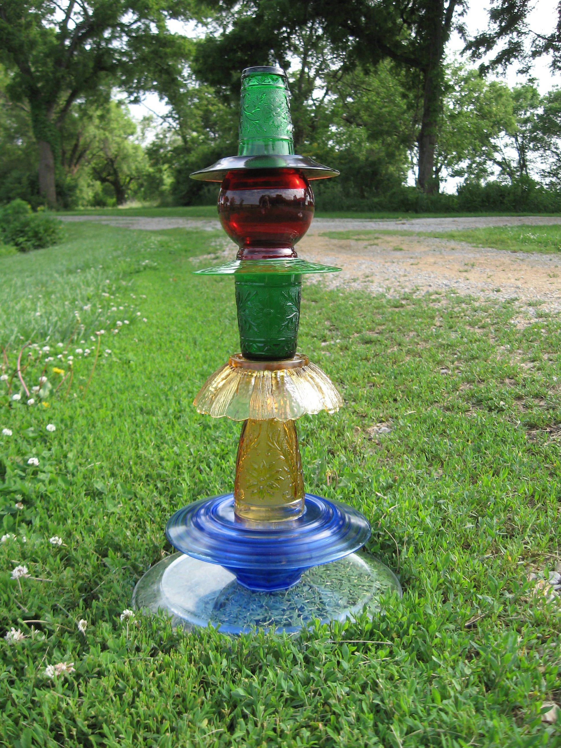 25 Garden Glass Totem Yard Art Ideas To Try This Year | SharonSable