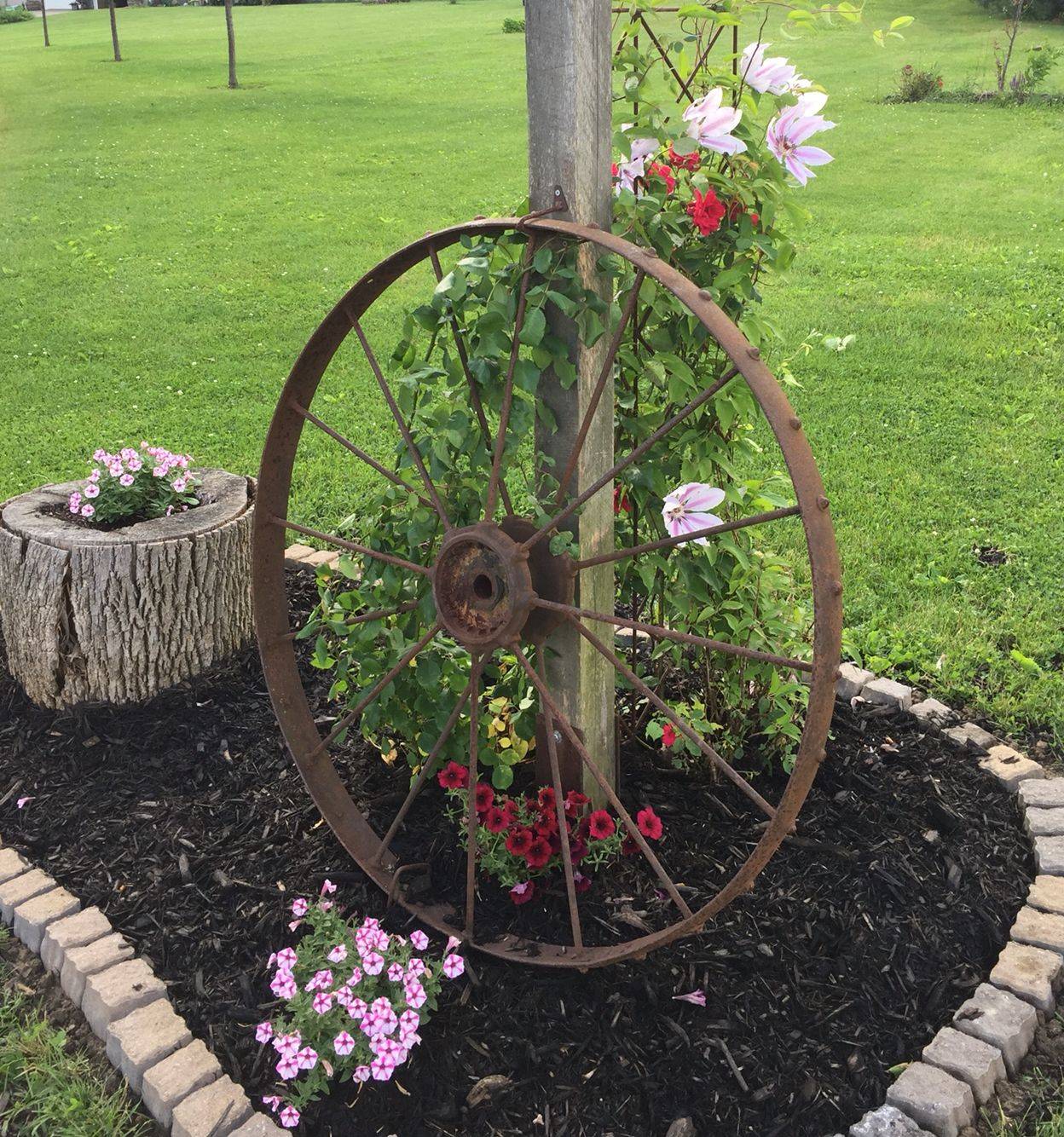 22 Wagon Wheel Flower Garden Ideas You Must Look | SharonSable