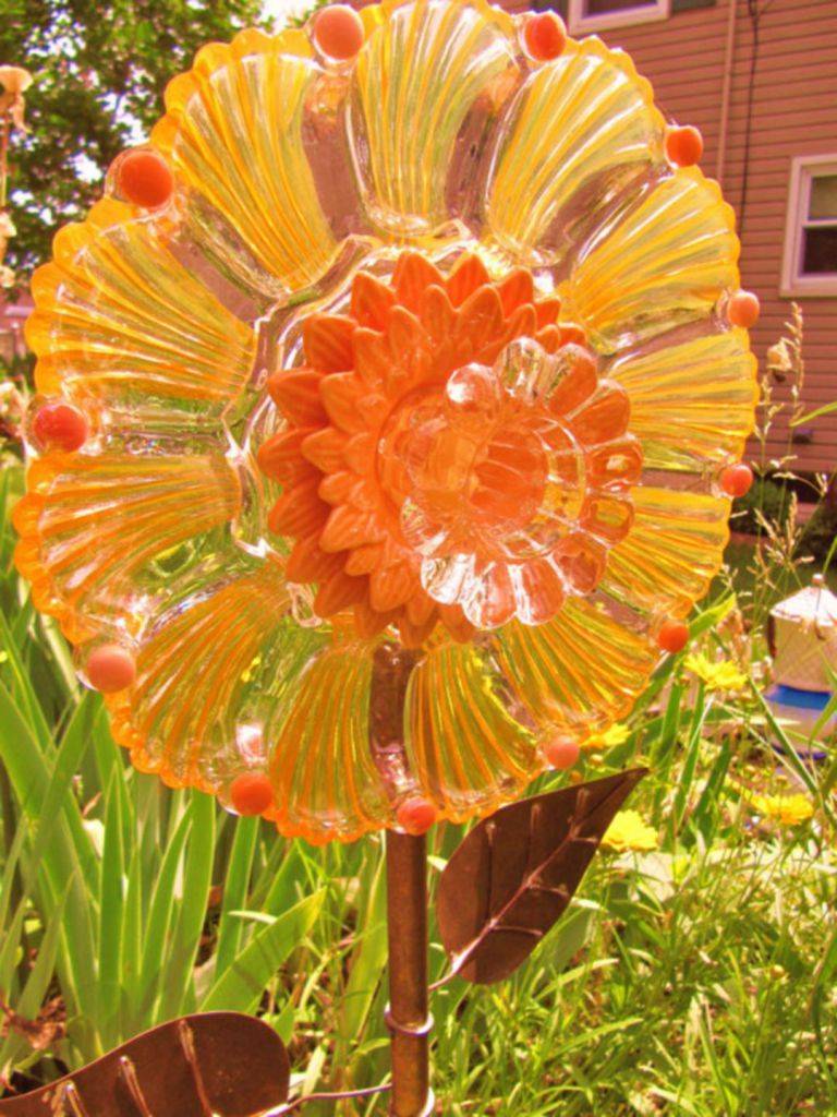 25 Glass Flowers for the Garden Ideas You Cannot Miss | SharonSable