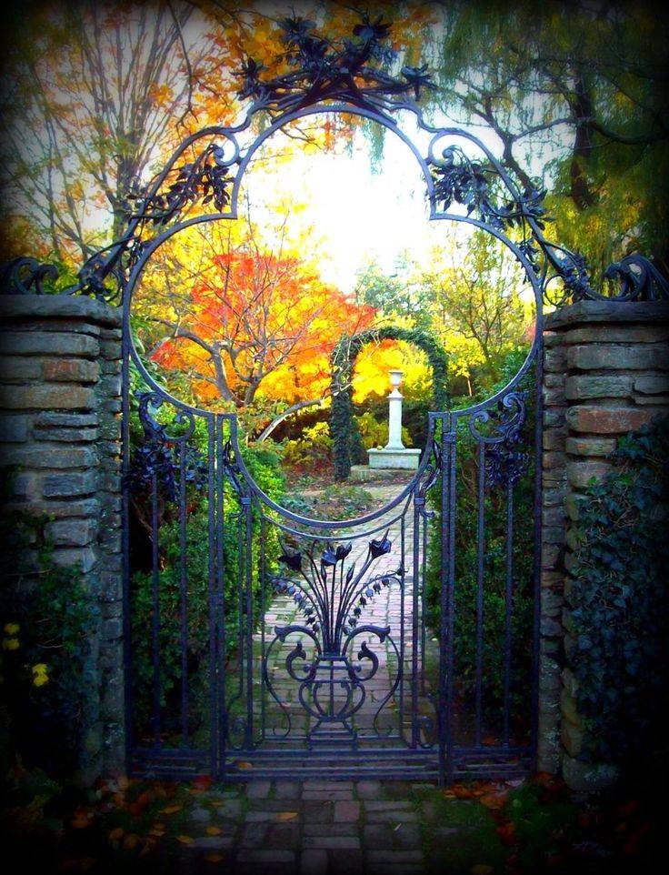 Beautiful Flower Garden Gate Ideas