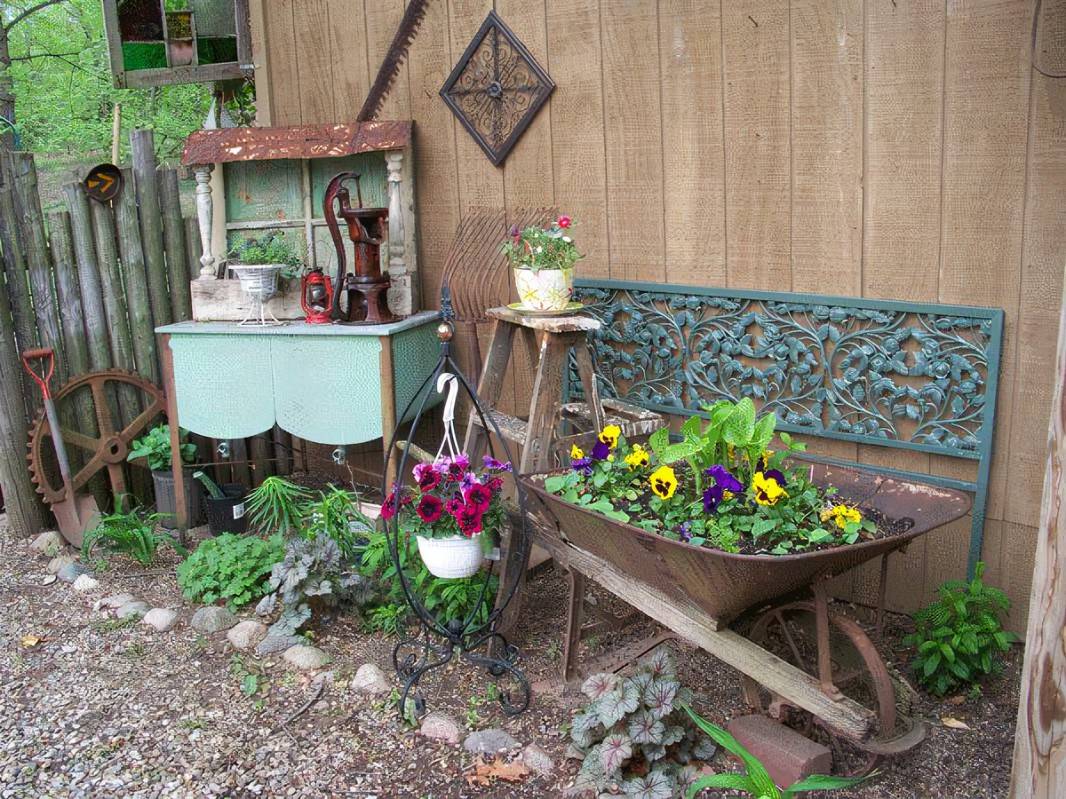 24 Flea Market Garden Ideas To Consider | SharonSable