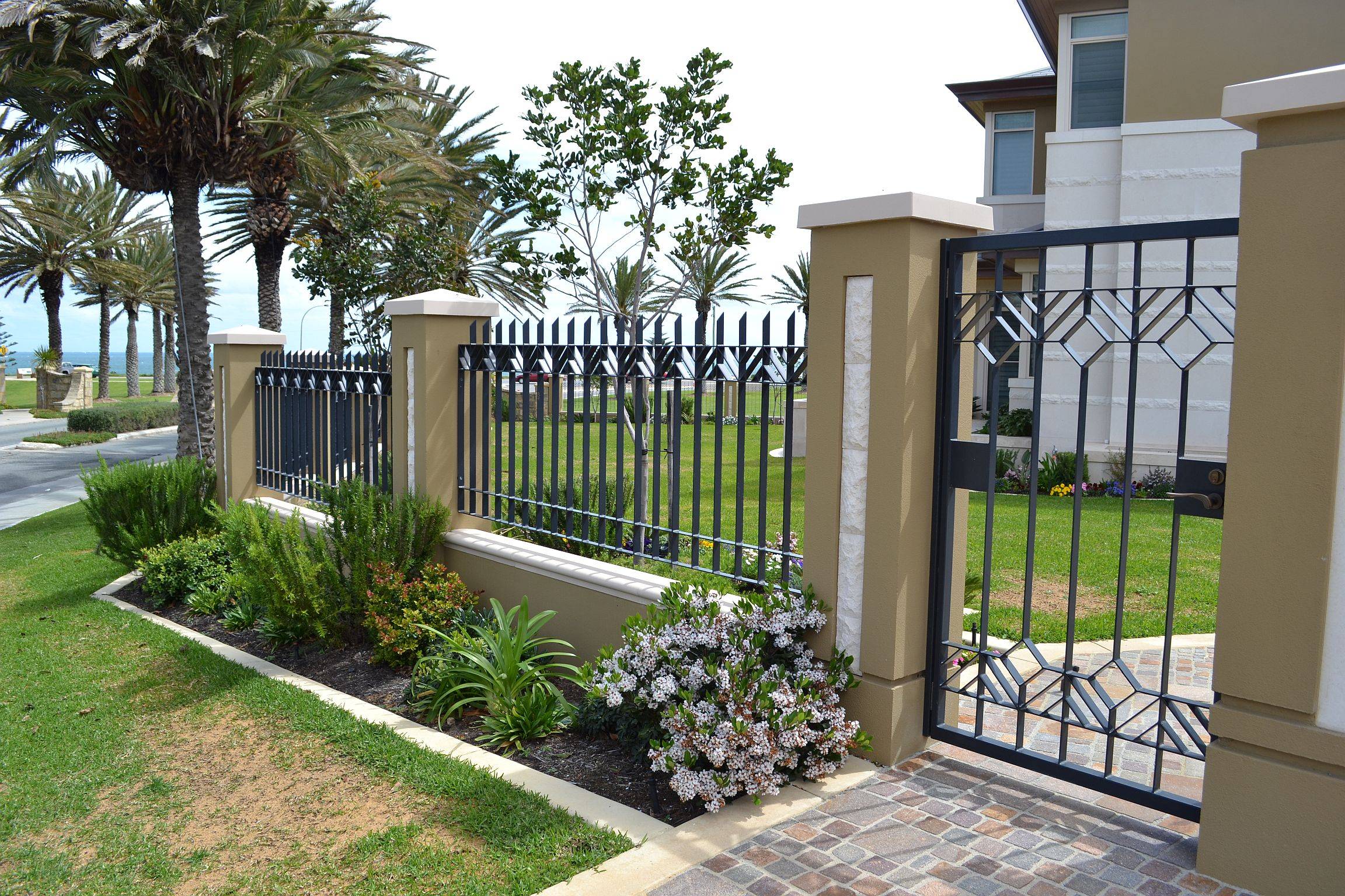 22 Metal Garden Fencing Ideas You Gonna Love SharonSable