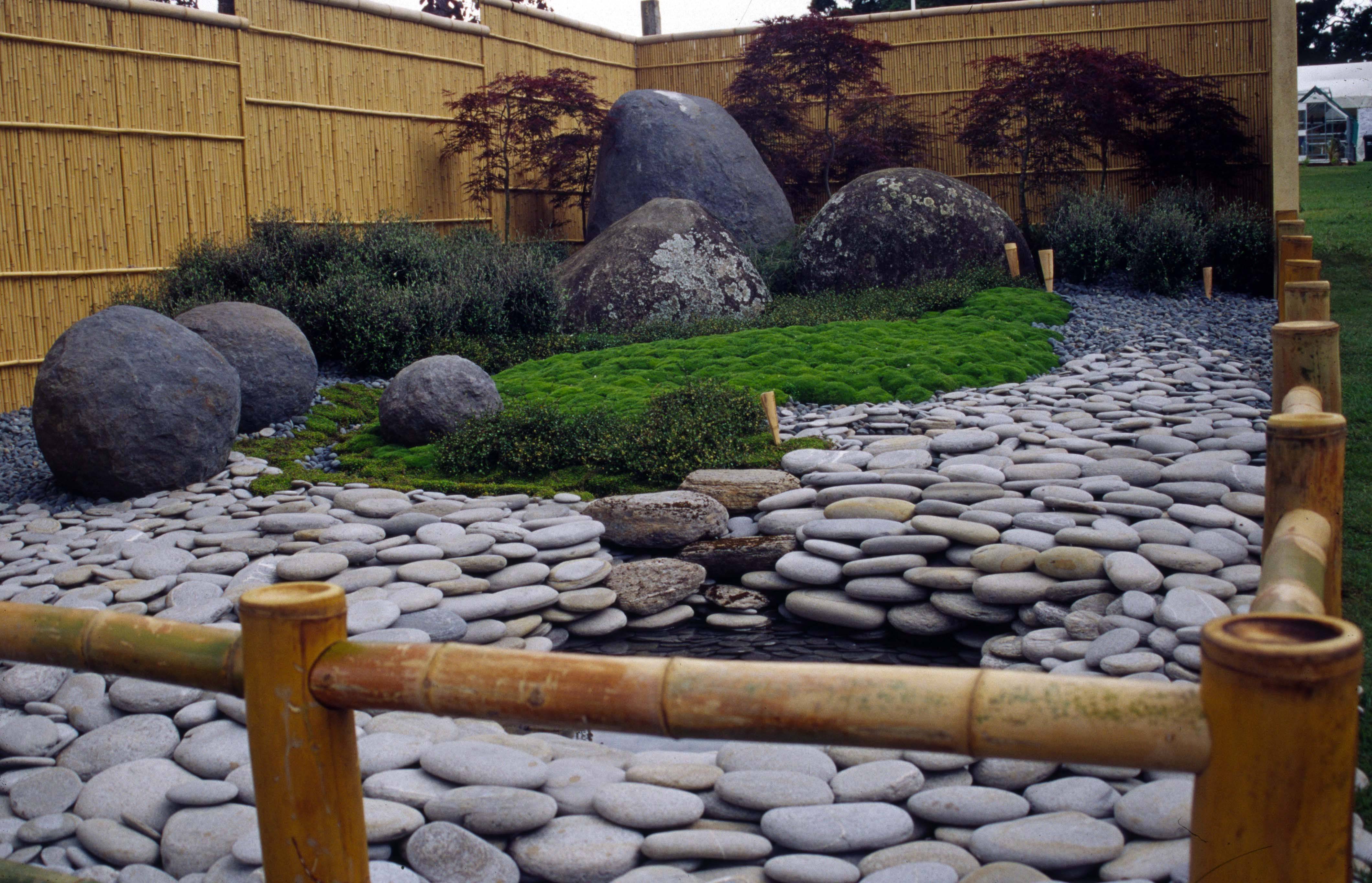 20 Japanese Garden Wall Ideas To Try This Year | SharonSable