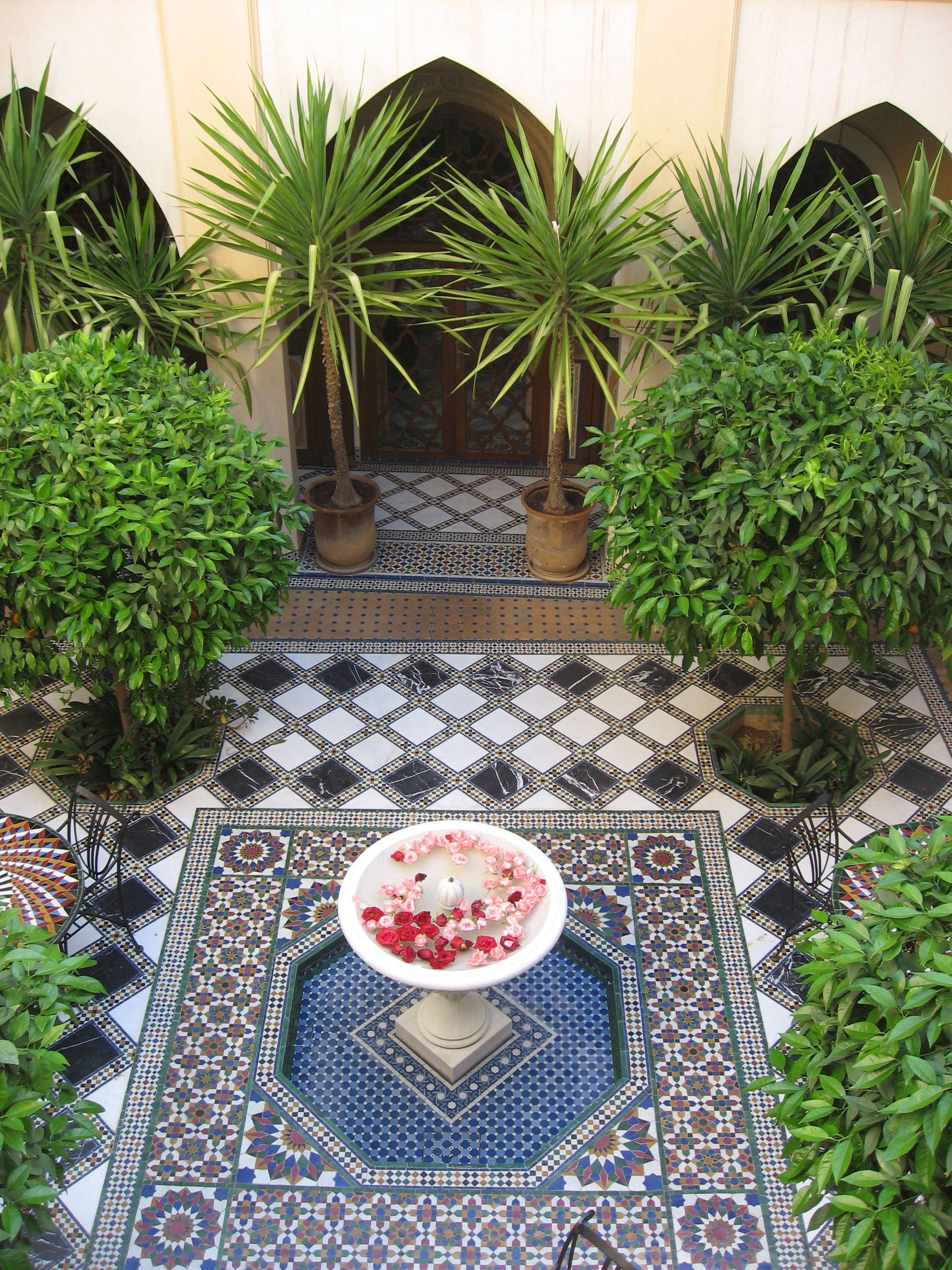 21 Small Spanish Style Courtyard Garden Ideas To Consider | SharonSable