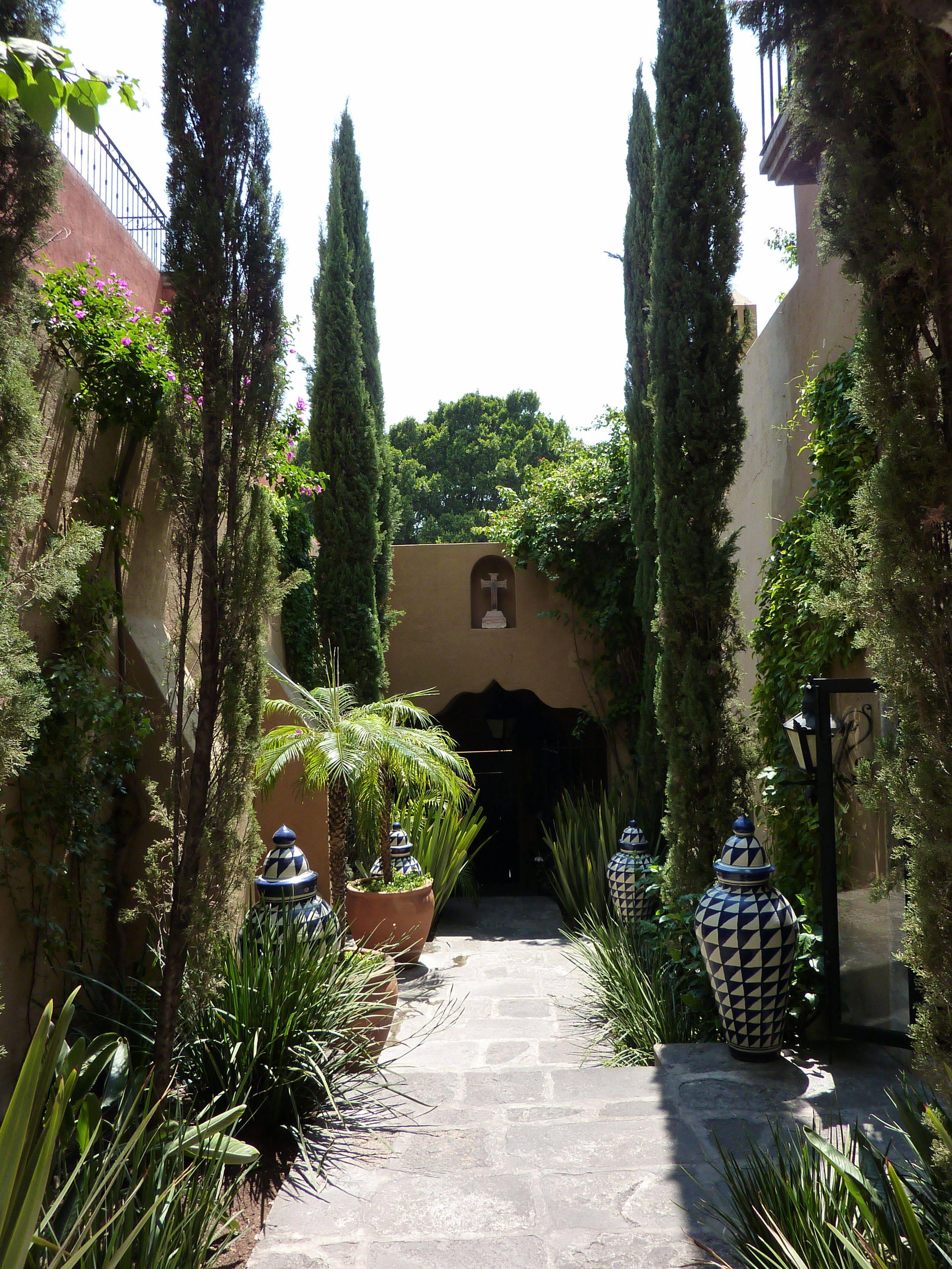 21 Small Spanish Style Courtyard Garden Ideas To Consider | SharonSable