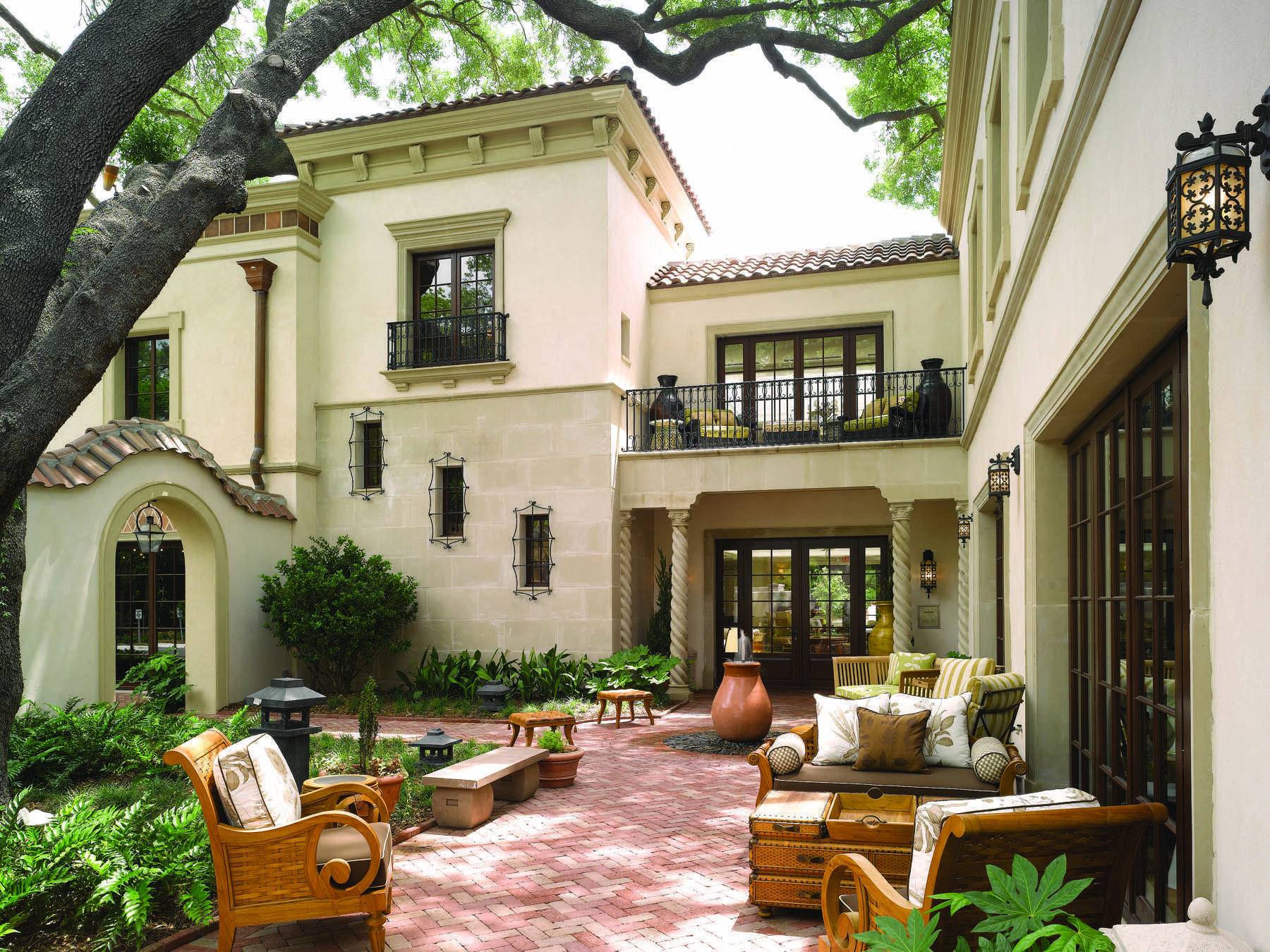 A Charming Courtyard Entrance Structure