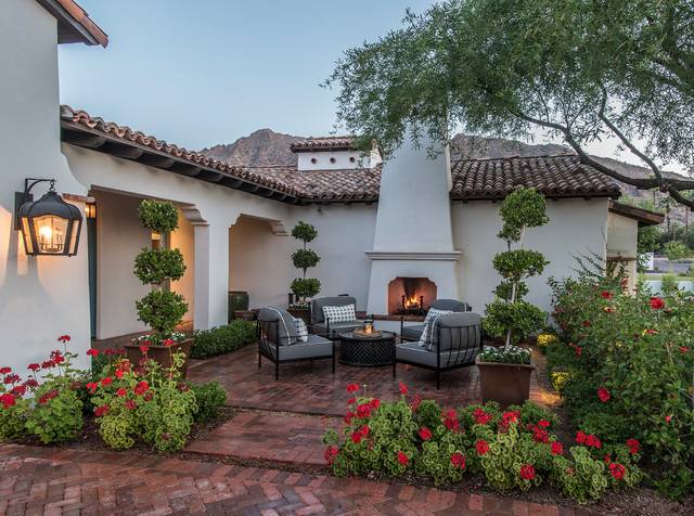 21 Small Spanish Style Courtyard Garden Ideas To Consider | SharonSable