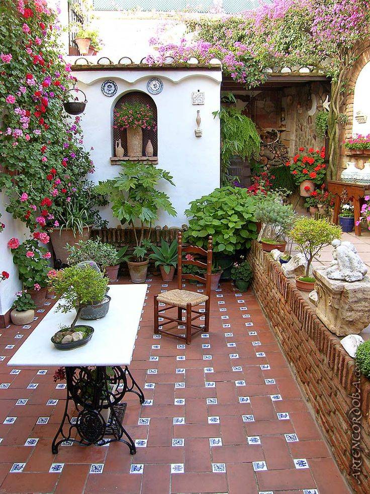 21 Small Spanish Style Courtyard Garden Ideas To Consider | SharonSable