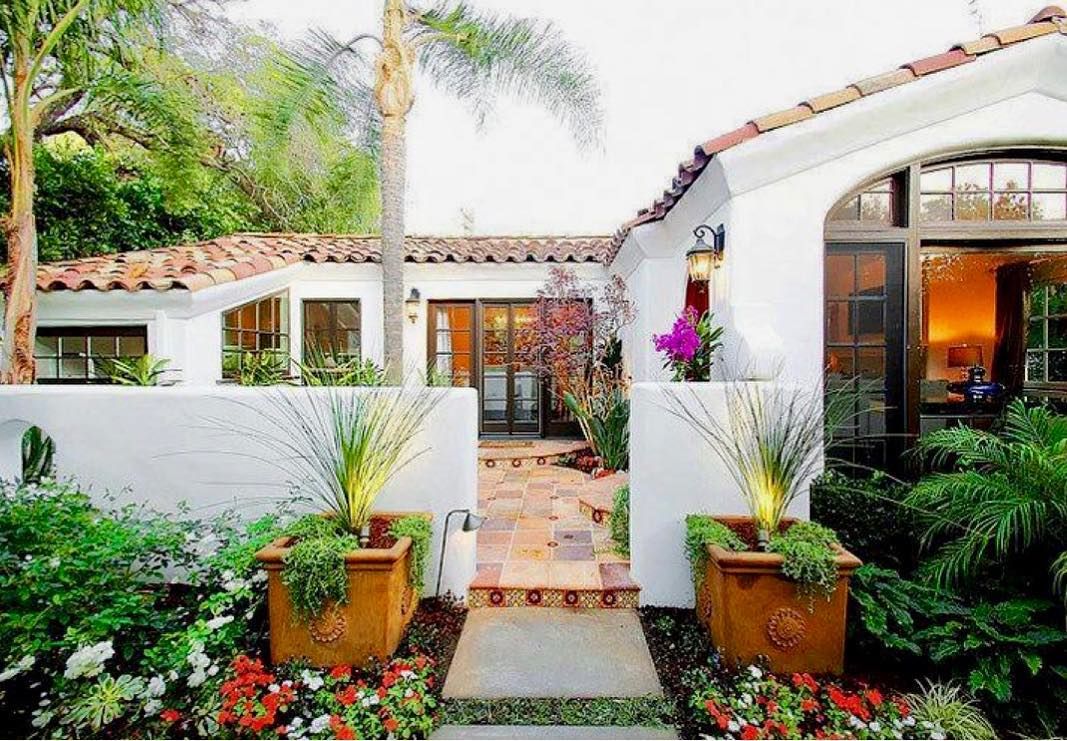 21 Small Spanish Style Courtyard Garden Ideas To Consider | SharonSable