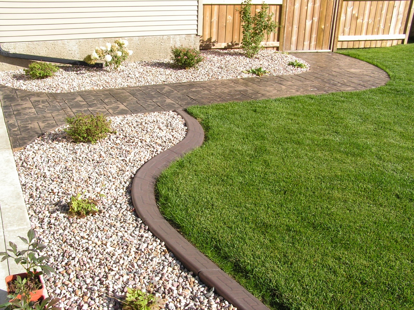 Creative Decorative Landscape Curbing Ideas