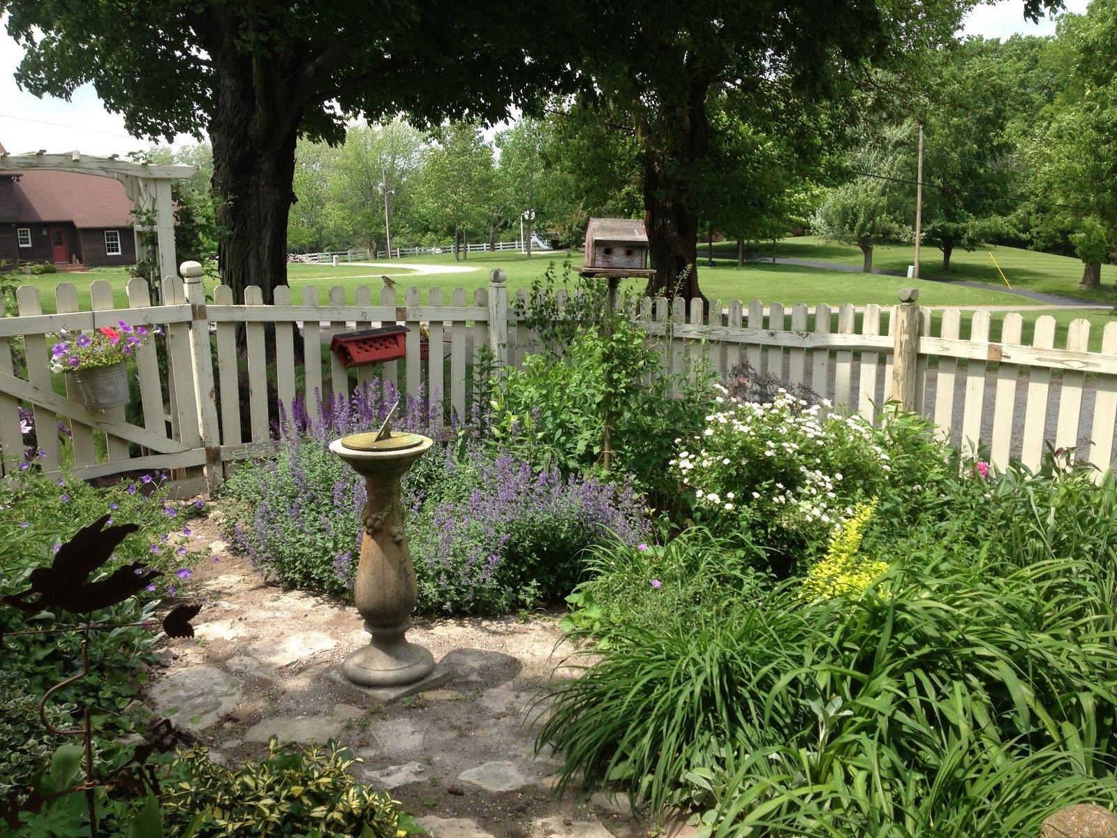 21 Primitive Farmhouse Garden Ideas You Must Look Sharonsable