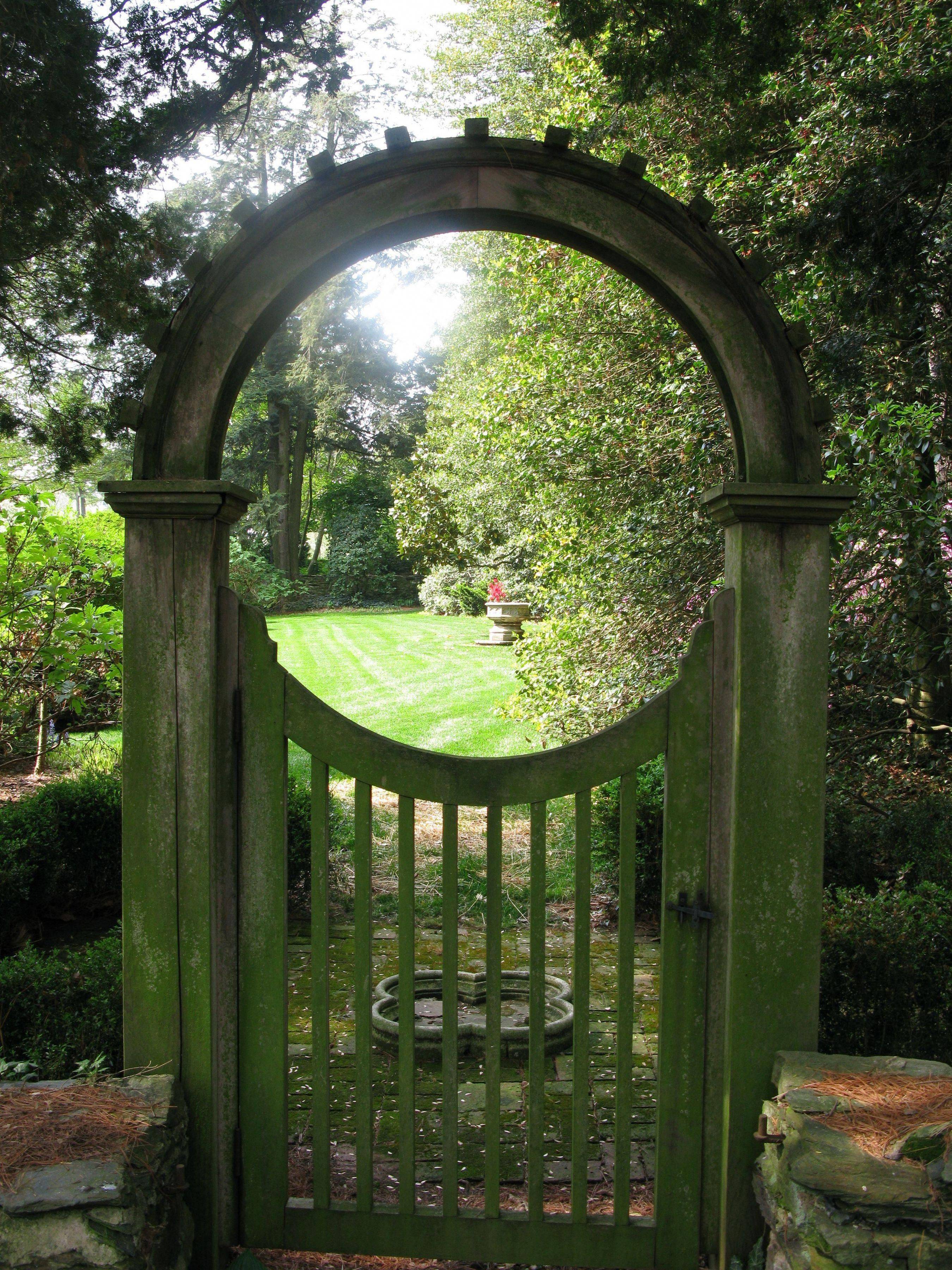 23 Japanese Garden Moon Gate Design Ideas Worth a Look | SharonSable