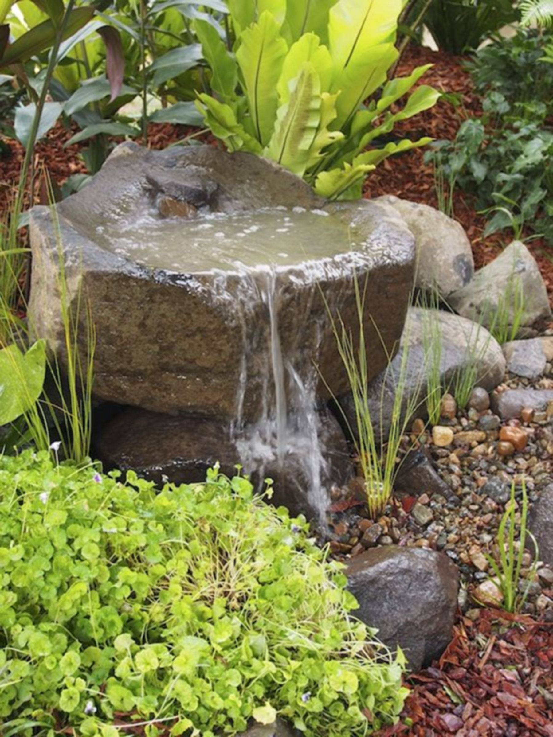 Awesome Backyard Pond And Water Feature Landscaping Design Ideas