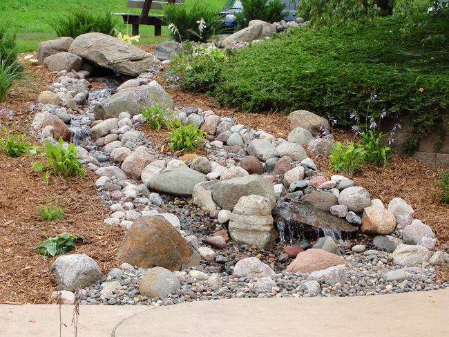 19 Sensory Garden Water Feature Ideas You Cannot Miss | SharonSable