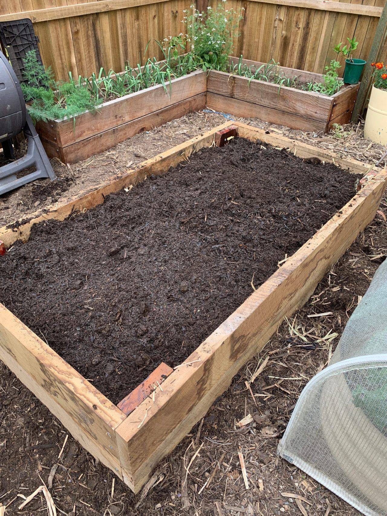 19 Horseshoe Raised Bed Garden Ideas You Should Check | SharonSable