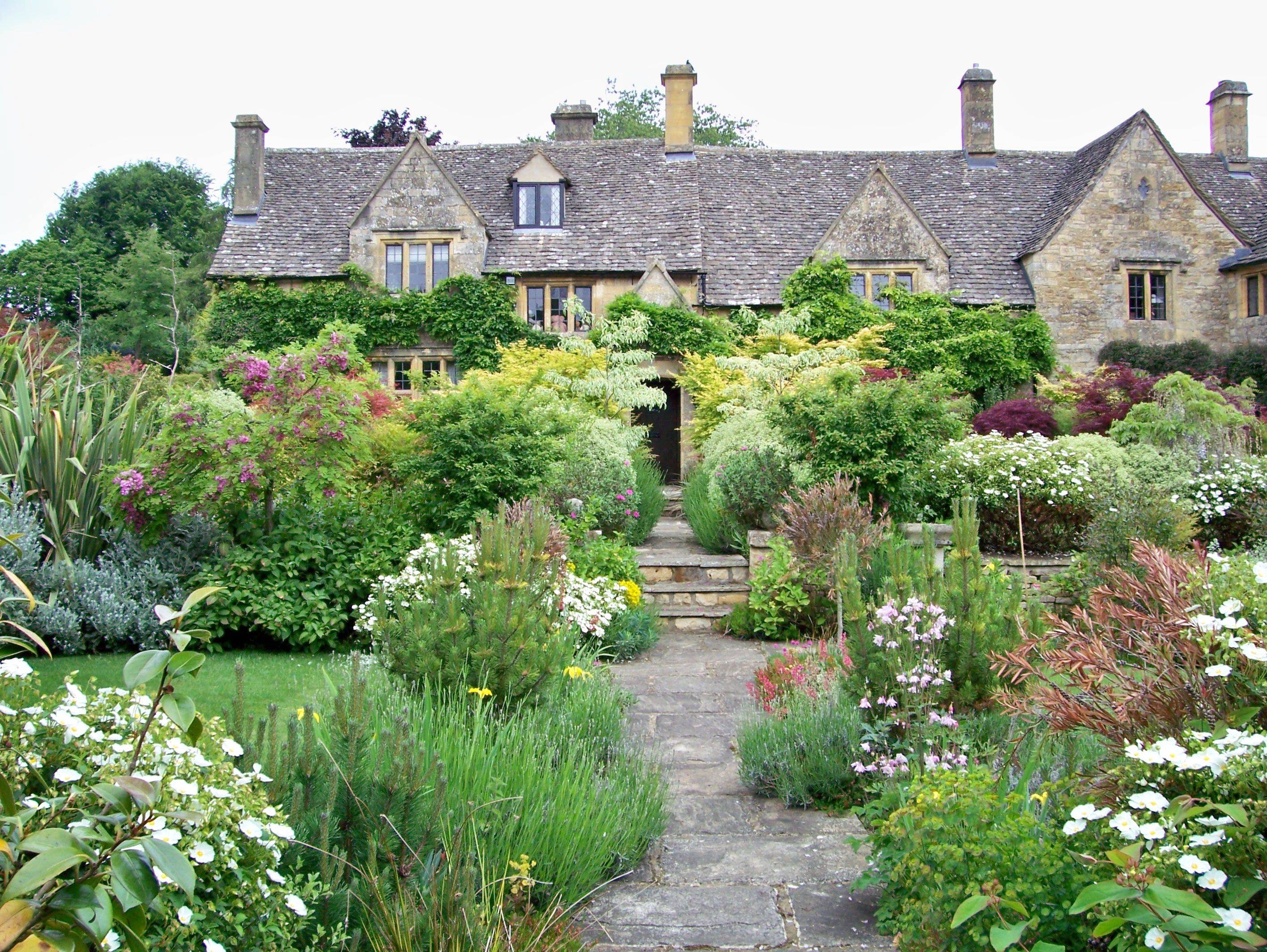 24 Cotswold Garden Ideas To Try This Year | SharonSable