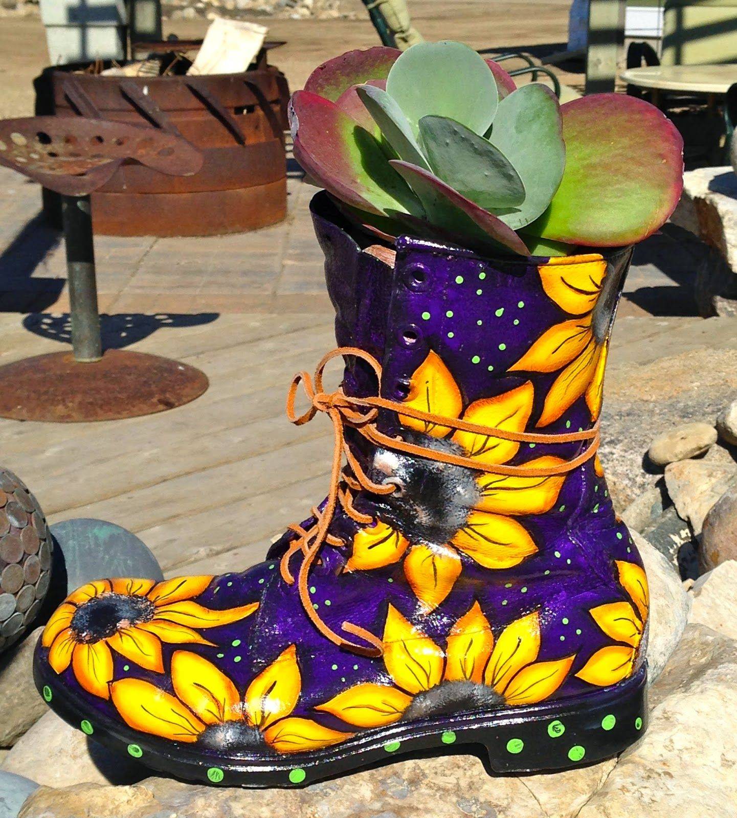 Gorgeous Rain Boots Planter Ideas