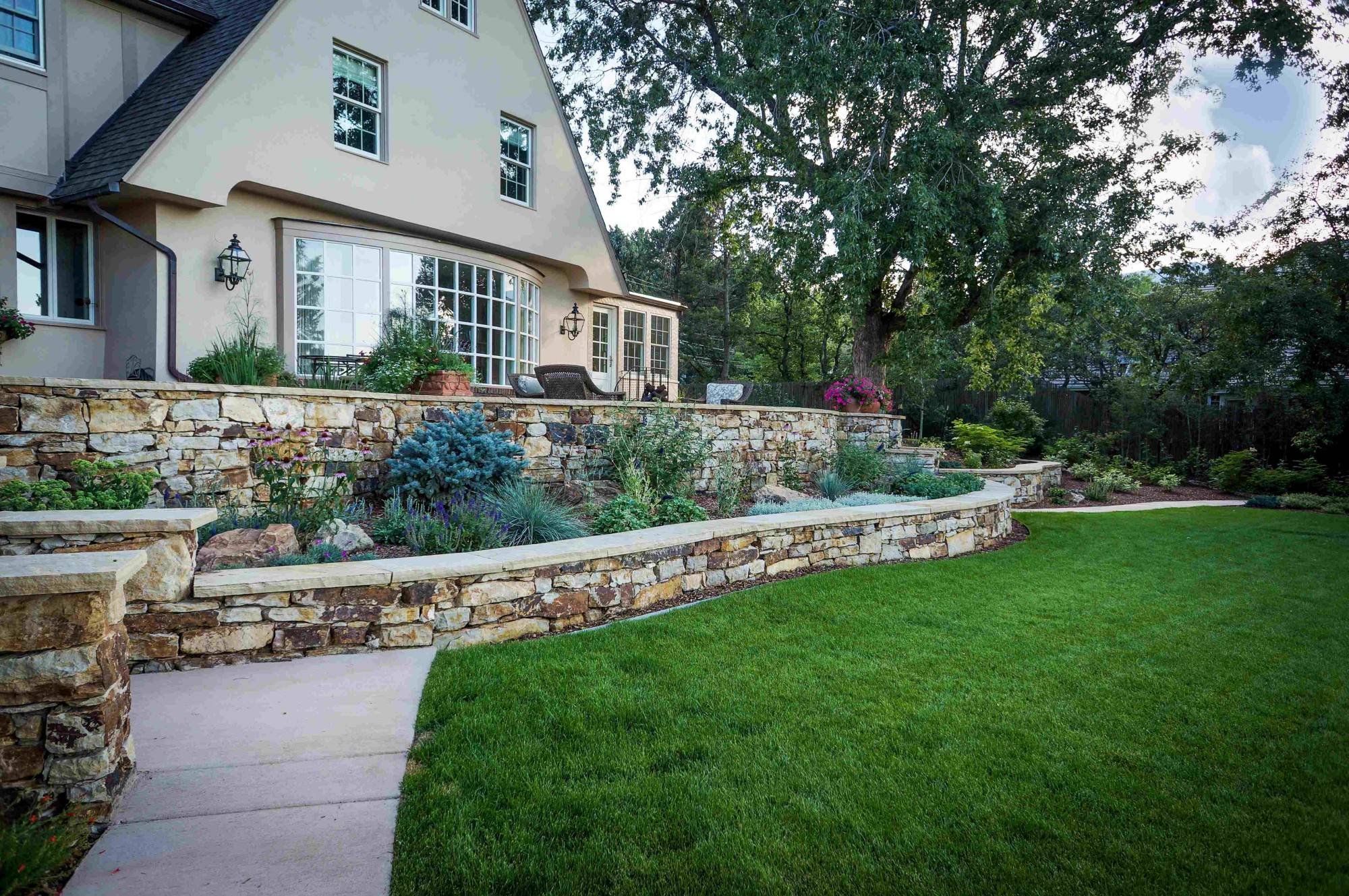 25 Stone Garden Walls Ideas You Cannot Miss | SharonSable