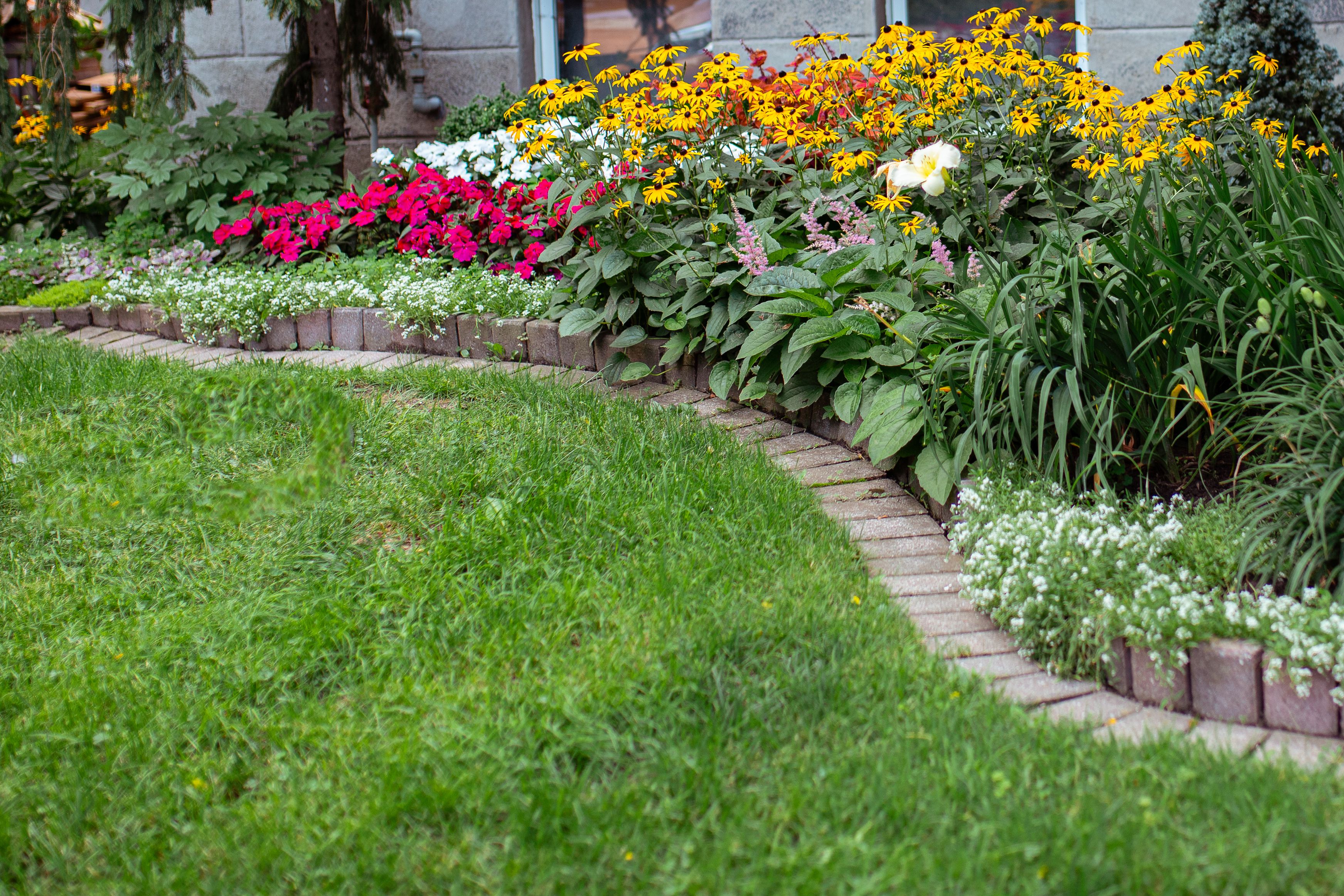 Favorite Flower Bed Edging Ideas