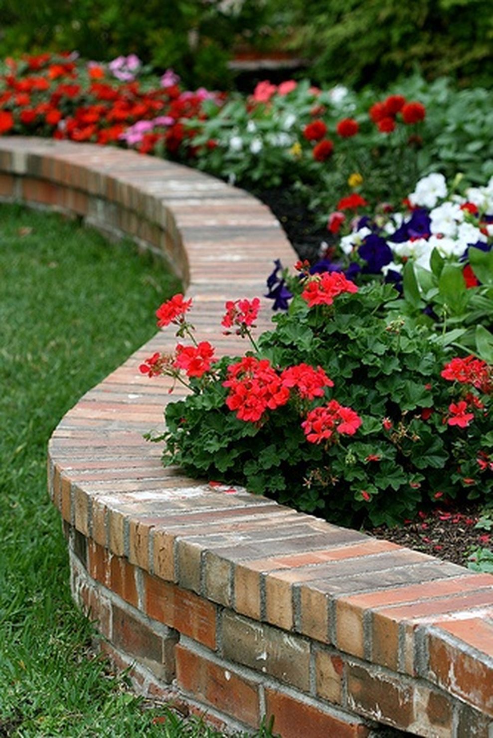 Attractive Flower Bed Edging Ideas Gardenerdy