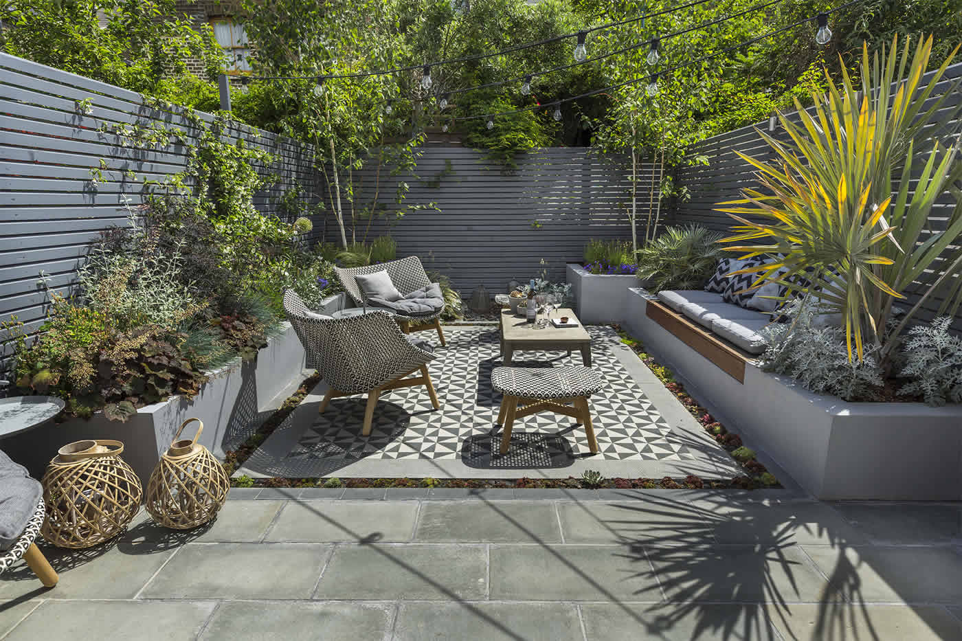 19 Walled Courtyard Garden Ideas You Cannot Miss | SharonSable