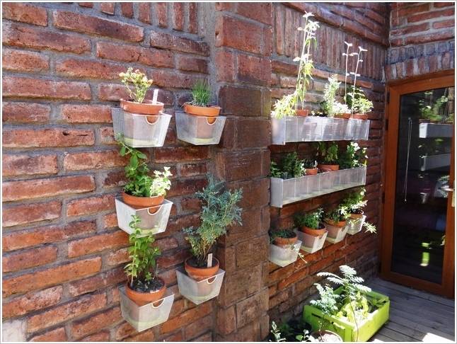 25 DIY Garden Brick Wall Ideas Worth a Look | SharonSable