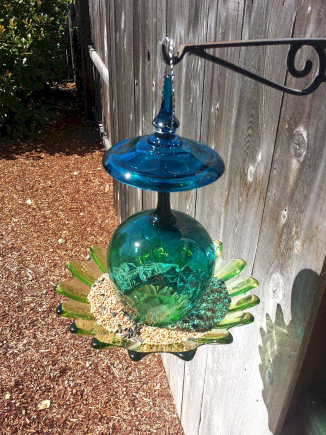 Marvelous Easy Diy Glass Yard Art Design Ideas