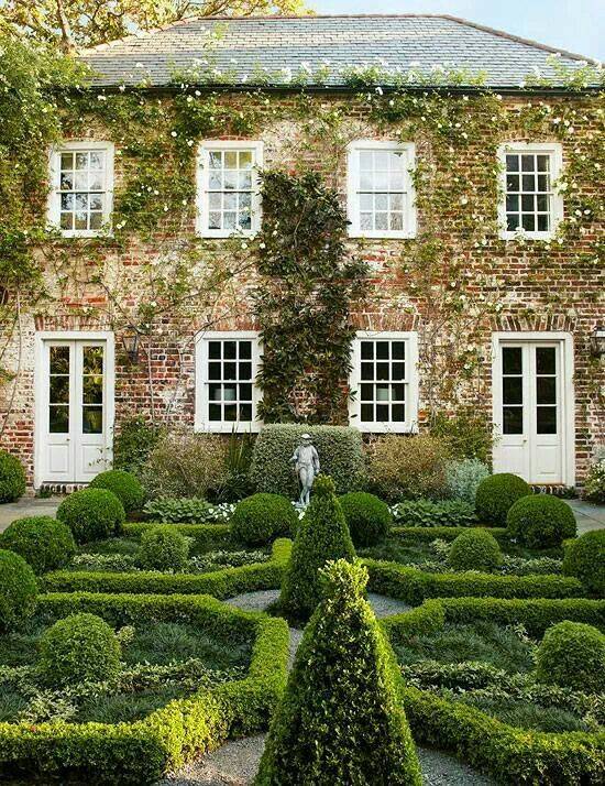 Beautiful Modern English Country Garden Design Ideas