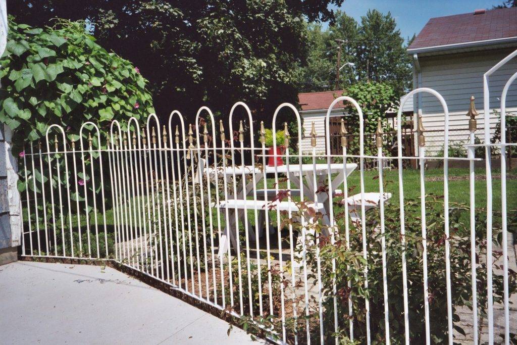 19 Garden Border Fencing Ideas Worth A Look Sharonsable