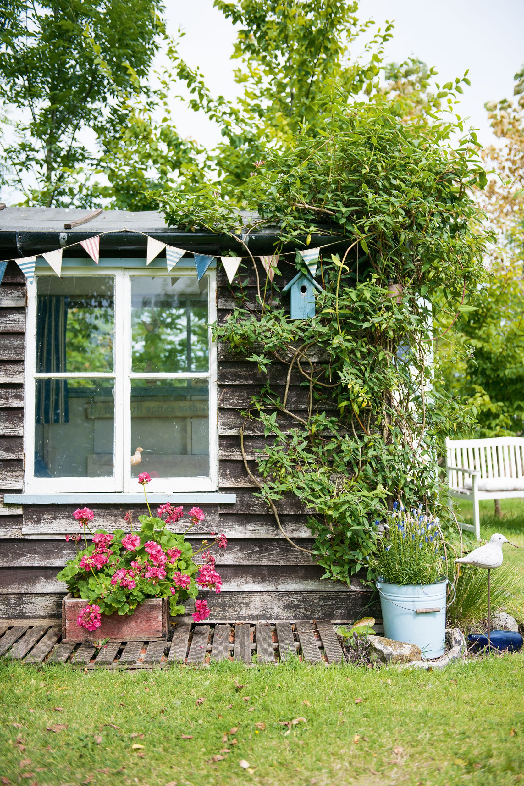 24 Traditional Garden Rooms Ideas You Must Look | SharonSable