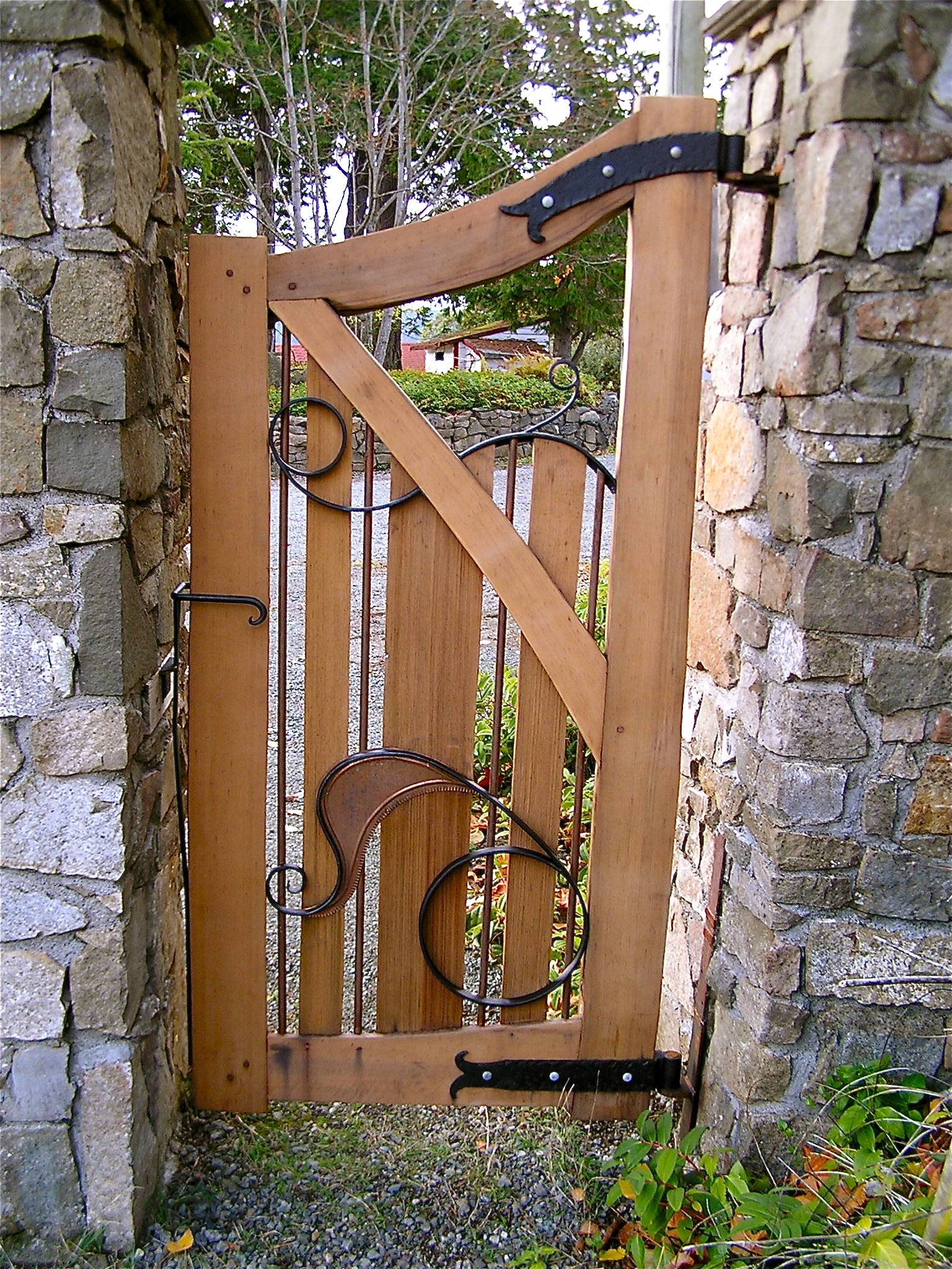 25 Garden Gate Art Ideas You Cannot Miss | SharonSable