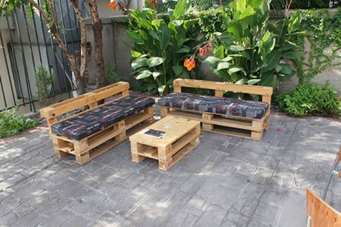 21 Pallet Wood Garden Table Ideas To Consider SharonSable