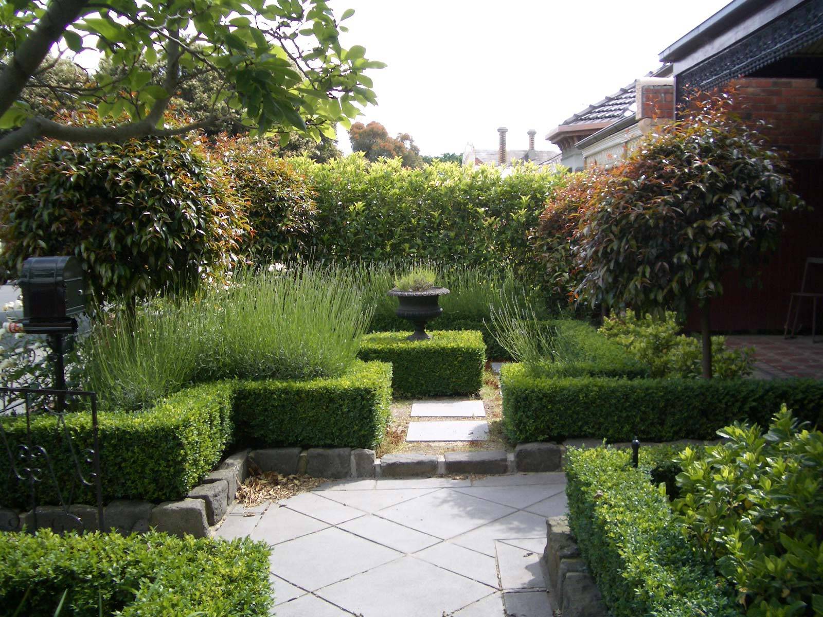 Courtyard Gardens Design